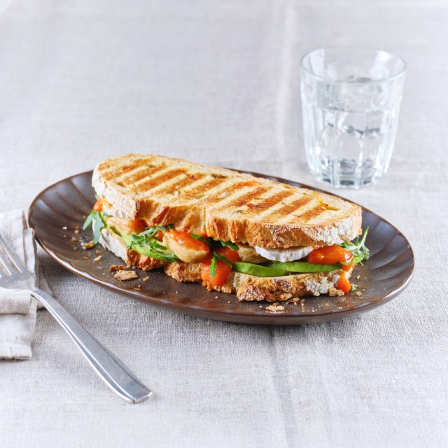 Tosti pittige kip met avocado